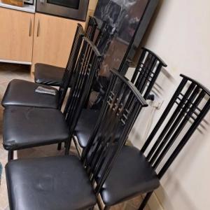 Good quality table and 6 chairs