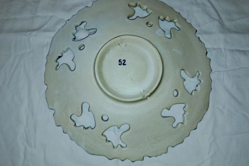 PORCELAIN FRUIT BOWL / DISPLAY PLATE