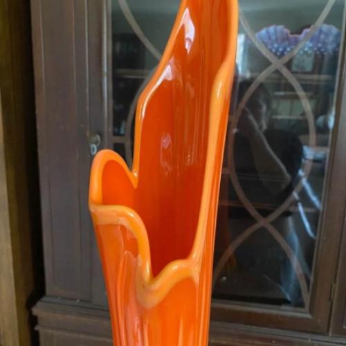 Stunning LE Smith Bittersweet Ribbed Swung Vase – 29" Tall, Like New!