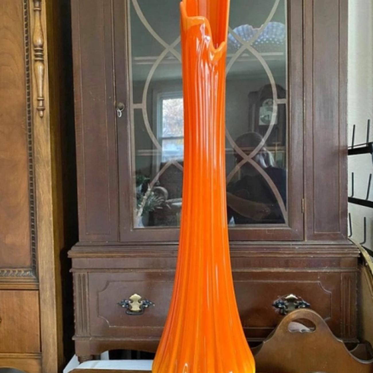 Stunning LE Smith Bittersweet Ribbed Swung Vase – 29" Tall, Like New!
