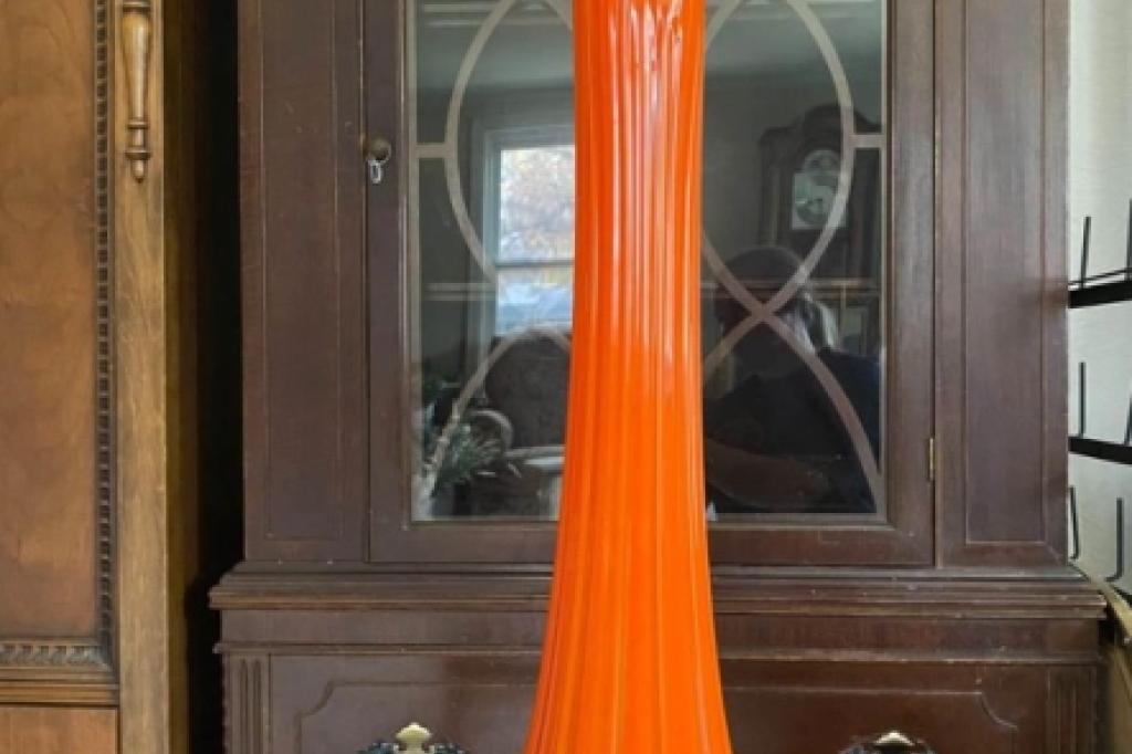 Stunning LE Smith Bittersweet Ribbed Swung Vase – 29