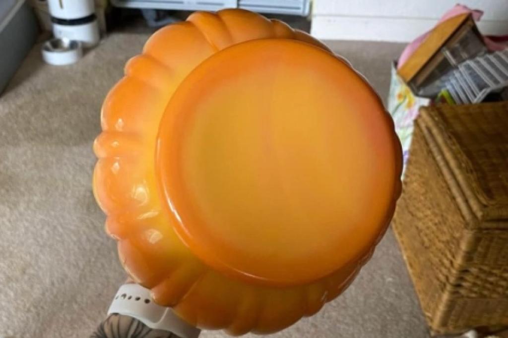 Stunning LE Smith Bittersweet Ribbed Swung Vase – 29