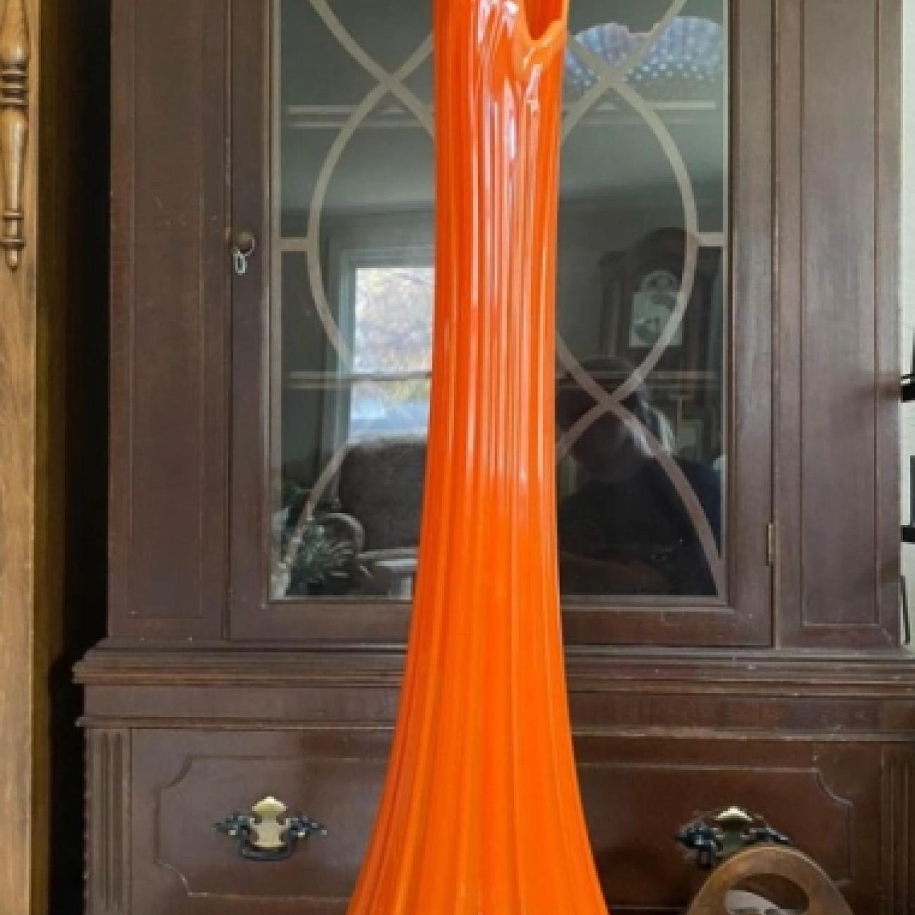 Stunning LE Smith Bittersweet Ribbed Swung Vase – 29" Tall, Like New!