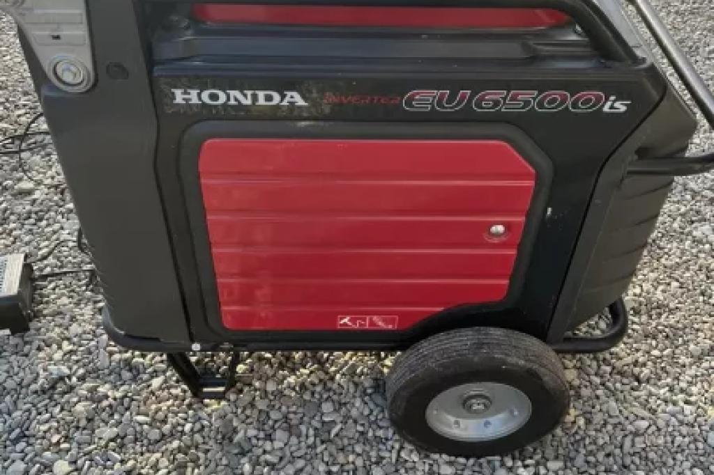 Honda EU6500IS Generator - Barely Used, Low Hours, Excellent Condition!