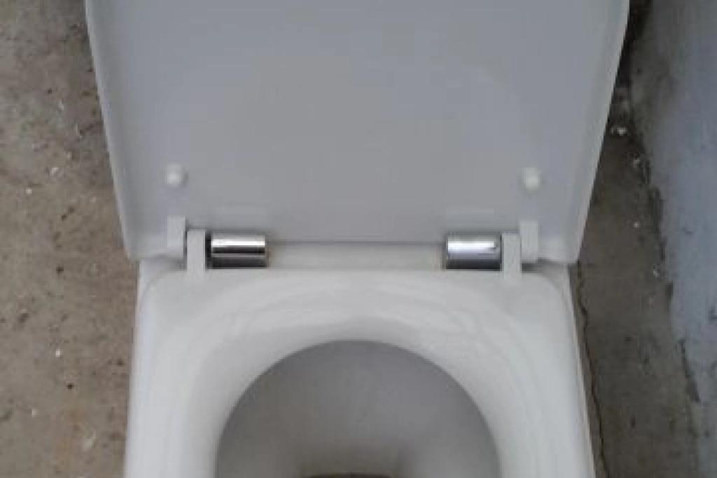 Toilet pot in a very good condition
