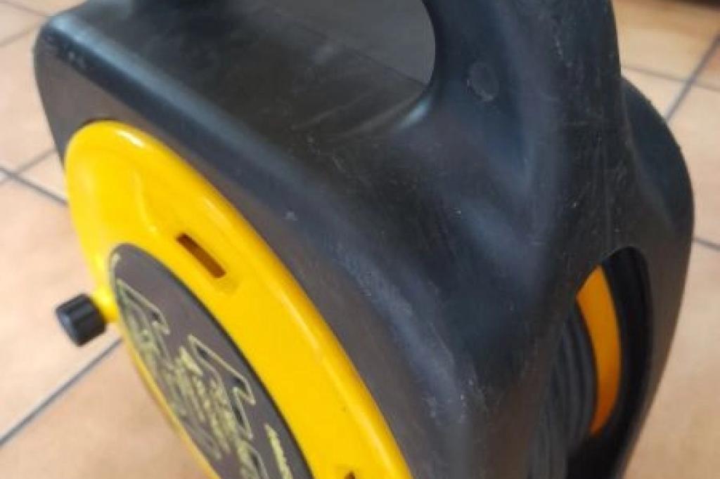20M Outdoor or Indoor Extension Cable Reel 230V 13A 4x Sockets Heavy Duty in Excellent Condition