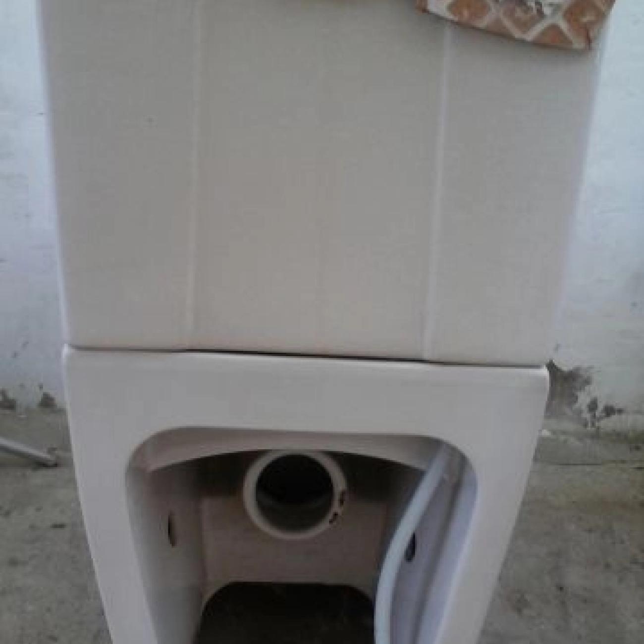 Toilet pot in a very good condition