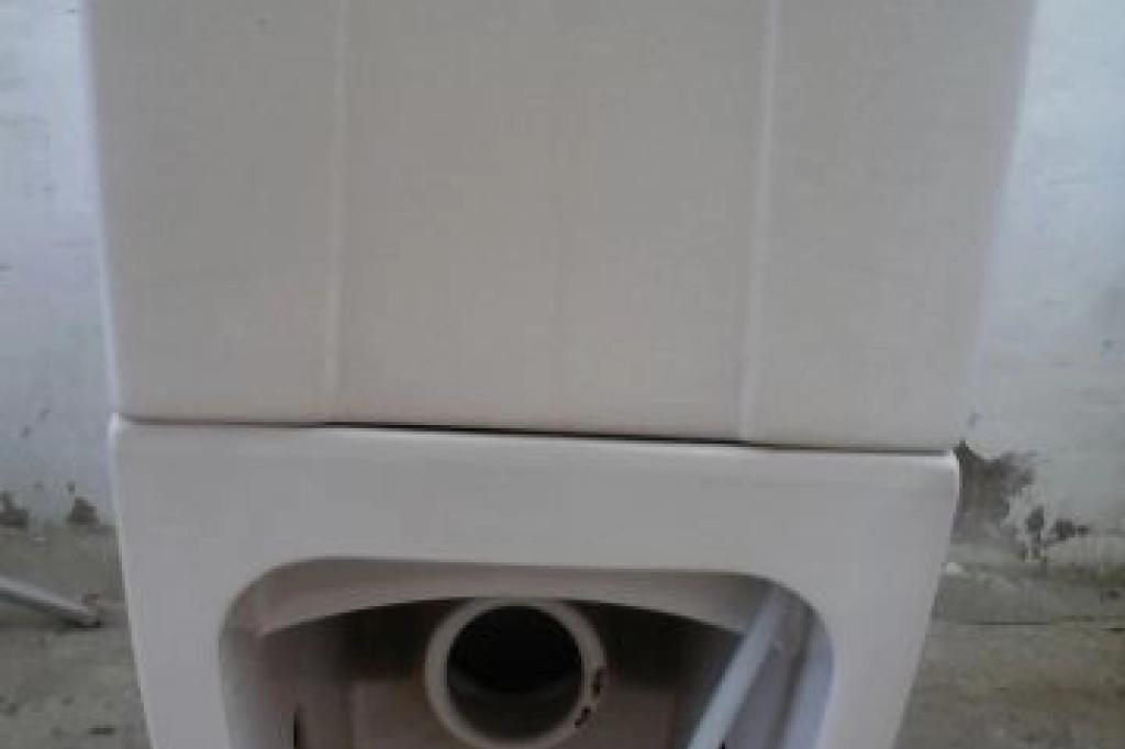 Toilet pot in a very good condition