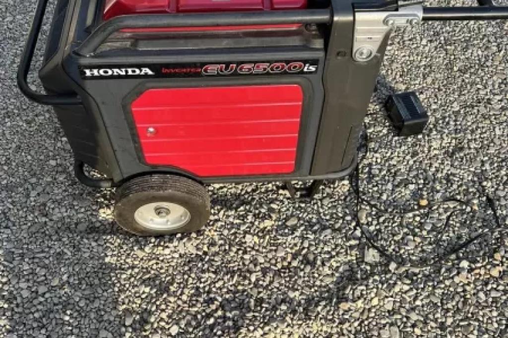 Honda EU6500IS Generator - Barely Used, Low Hours, Excellent Condition!