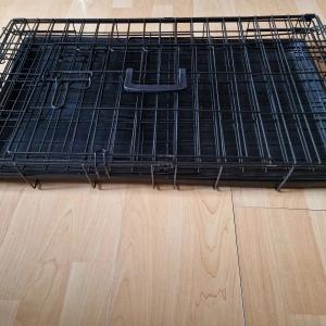 Medium collapsible dog crate