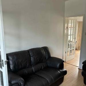 2 bedroom house in Leigh for £795