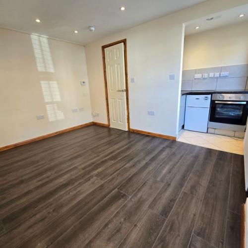 New Studio Flat in Luton available. On Dallow Road