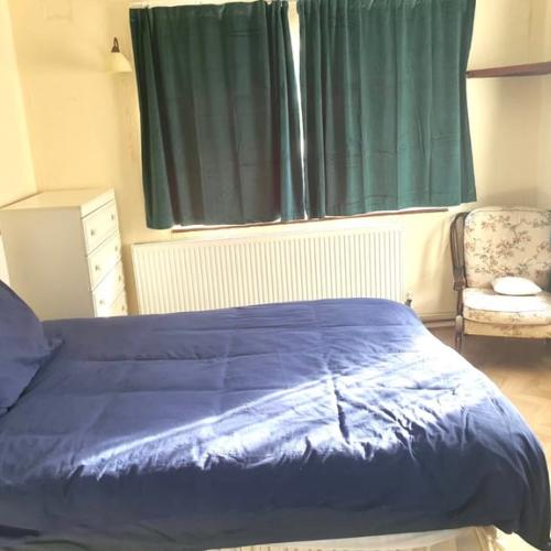 (Not a studio)Double room including bills for single occupancy Postcode UB10 OHN