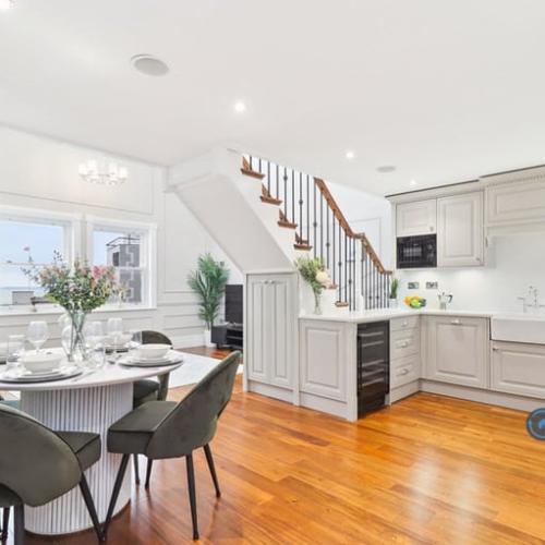 3 bedroom flat in Beecroft Apartments, Westcliff-On-Sea, SS0 (3 bed) (#2541454)