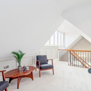 3 bedroom flat in Beecroft Apartments, Westcliff-On-Sea, SS0 (3 bed) (#2541454)