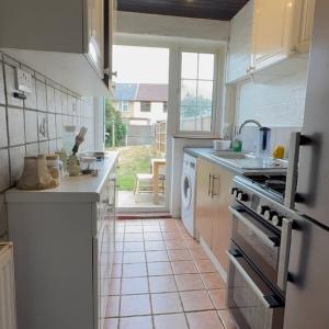 2 bed house Sheppey Gardens, Dagenham, RM9 Dss welcome