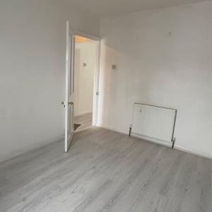 2 bed house Sheppey Gardens, Dagenham, RM9 Dss welcome