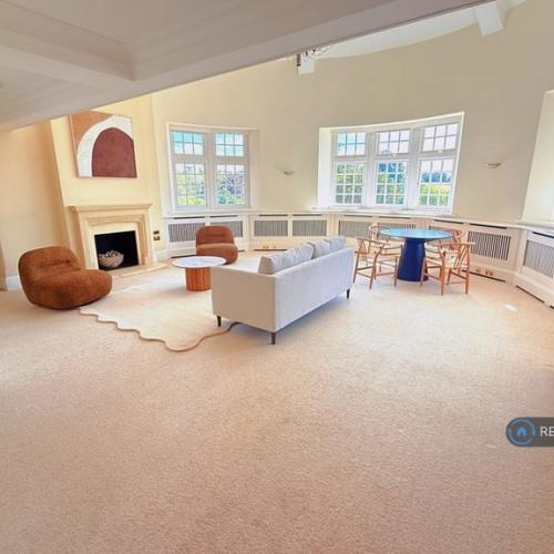 3 bedroom flat in Hatchford Manor, Cobham, KT11 (3 bed) (#2532580)