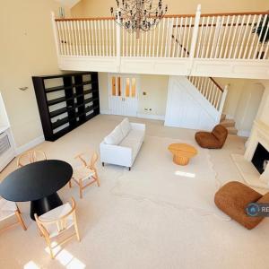 3 bedroom flat in Hatchford Manor, Cobham, KT11 (3 bed) (#2532580)