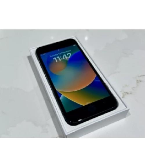 APPLE IPHONE SE 3rd GENERATION MIDNIGHT UNLOCKED 64GB IN EXCELLENT CONDITION WITH ORIGINAL BOX CHARGING LEAD INCLUDED