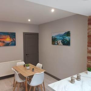 2 Bed Terraced House for Rent, Garden, Parking, RG1