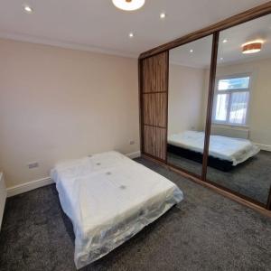 FURNISHED LUXURY ROOM IN TOWN CENTRE - AVAILABLE NOW