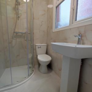 FURNISHED LUXURY ROOM IN TOWN CENTRE - AVAILABLE NOW