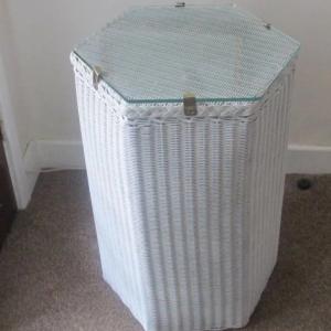 Genuine Vintage Glass Topped Lloyd Loom White Wicker Storage Chest Linen Chest Good Condition
