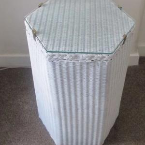 Genuine Vintage Glass Topped Lloyd Loom White Wicker Storage Chest Linen Chest Good Condition