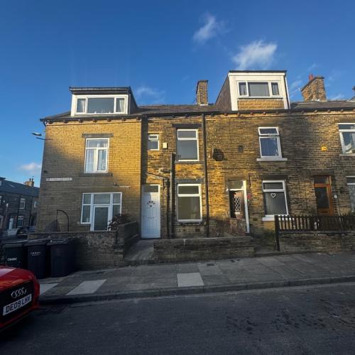 TO RENT – 3 BED HOUSE IN LIDGET GREEN (BD7) – £850 PCM