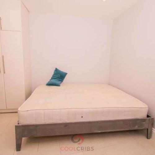 Studio in Blythe Road, Shepherds Bush, W14-Ref: 85