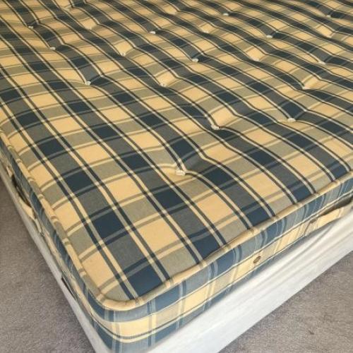 BLACK GLASS VGCONDITION TV CABINET