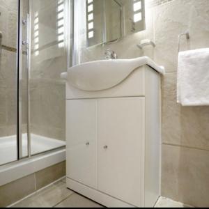 Mayfair - Studio - West London - W1J - Short Let £1253 per week