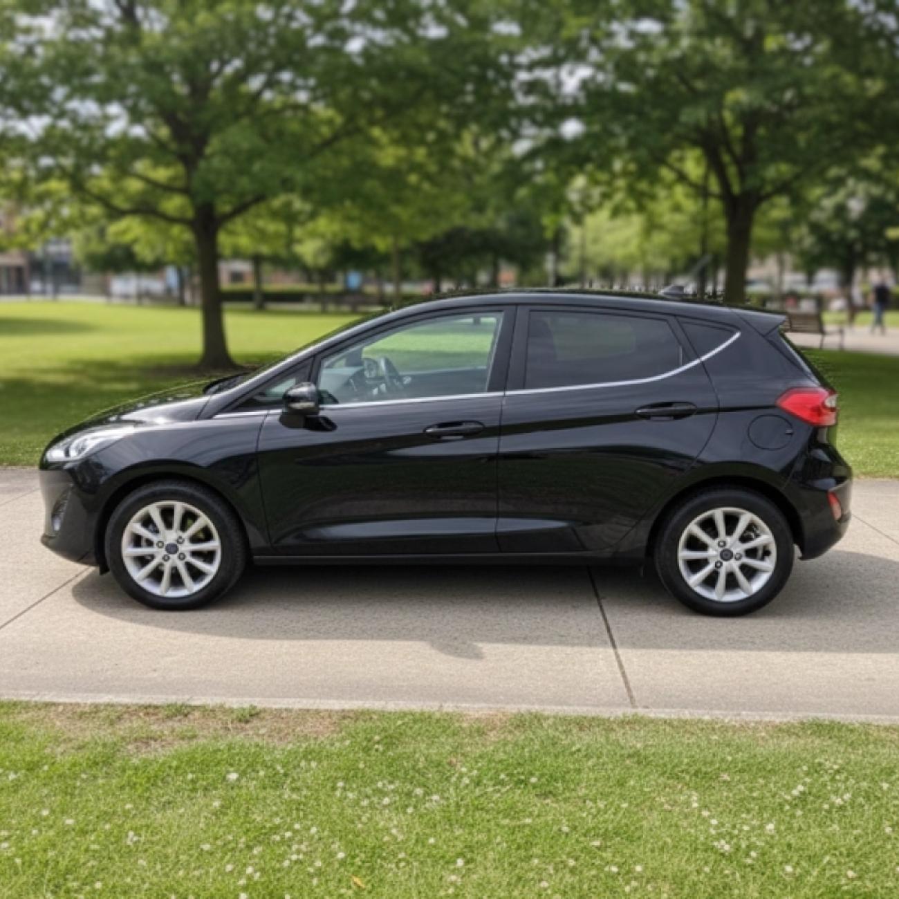 AUTOMATIC FORD FIESTA TITANIUM PRIVATE SALE