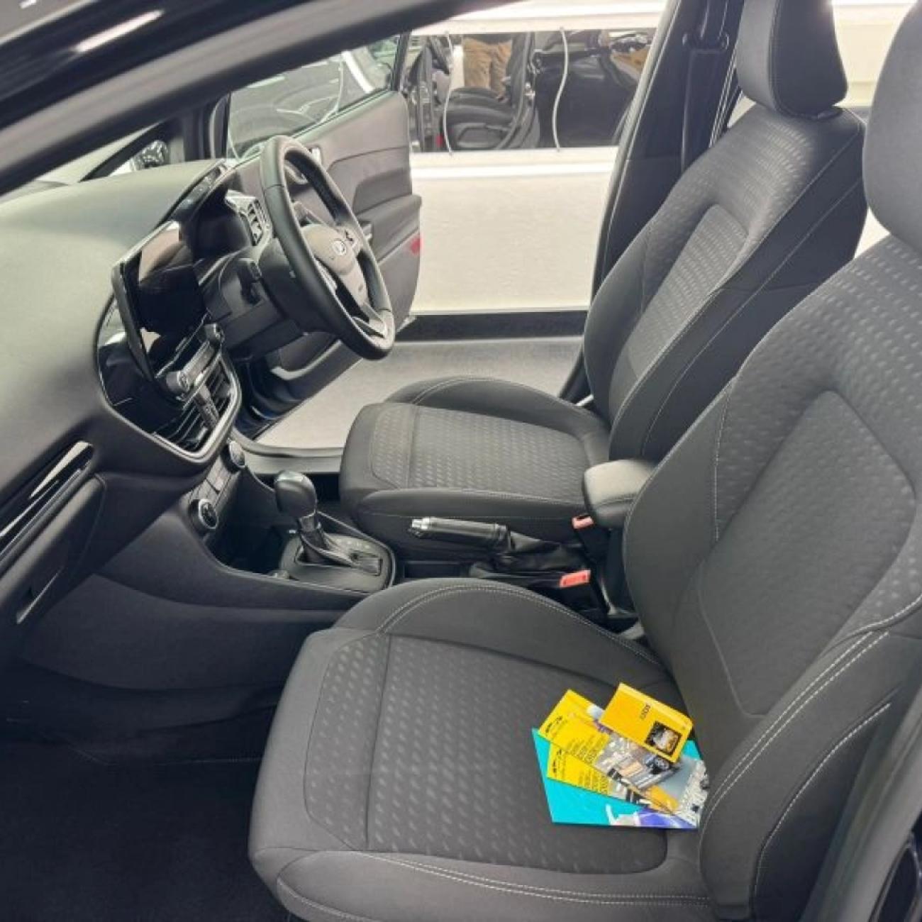 AUTOMATIC FORD FIESTA TITANIUM PRIVATE SALE