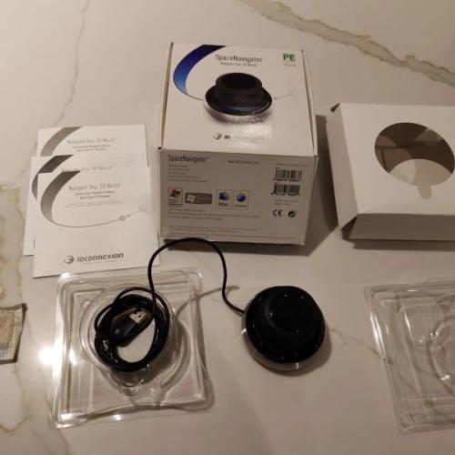 3DConnexion SpaceNavigator with Box and Manuals