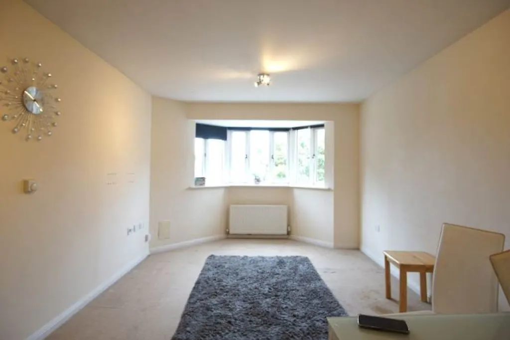 Impressive 2-bedroom first-floor flat available to rent on Frogmore, St Albans AL2