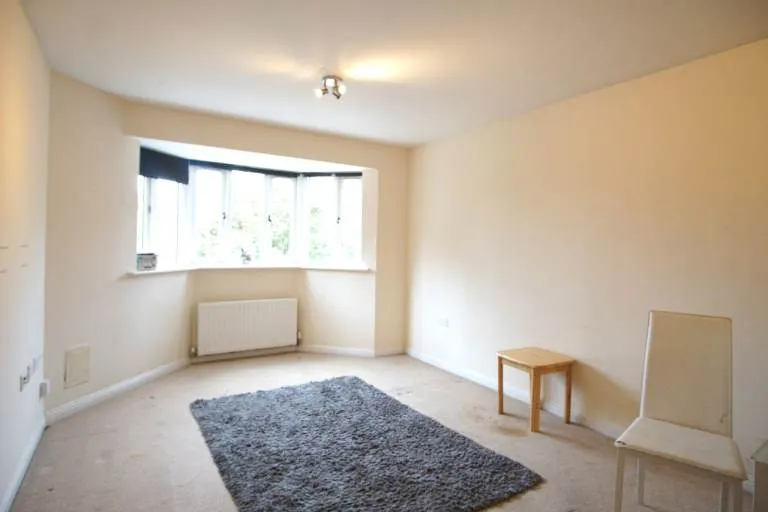 Impressive 2-bedroom first-floor flat available to rent on Frogmore, St Albans AL2