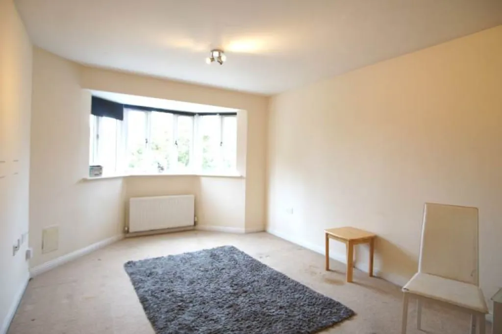 Impressive 2-bedroom first-floor flat available to rent on Frogmore, St Albans AL2