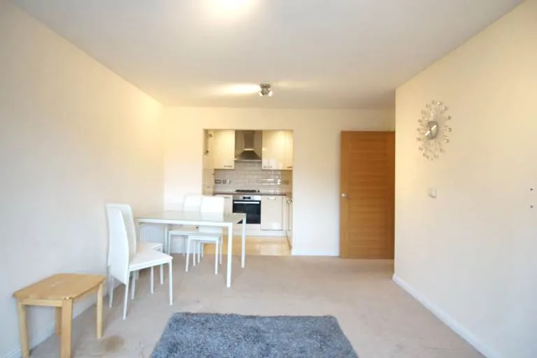 Impressive 2-bedroom first-floor flat available to rent on Frogmore, St Albans AL2
