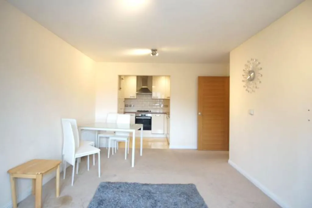 Impressive 2-bedroom first-floor flat available to rent on Frogmore, St Albans AL2