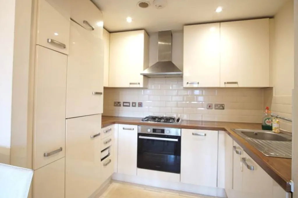 Impressive 2-bedroom first-floor flat available to rent on Frogmore, St Albans AL2