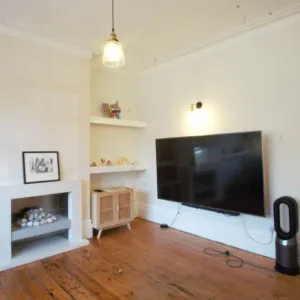 Impressive 4-bedroom semi-detached house available to rent in Pinner HA5