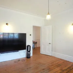 Impressive 4-bedroom semi-detached house available to rent in Pinner HA5