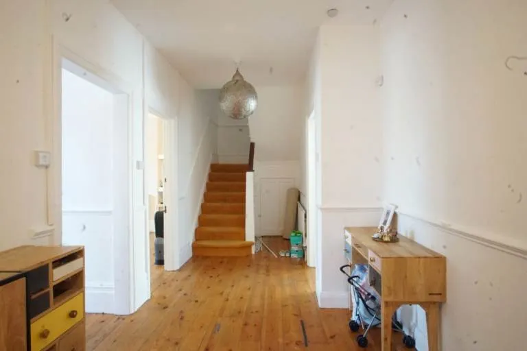 Impressive 4-bedroom semi-detached house available to rent in Pinner HA5