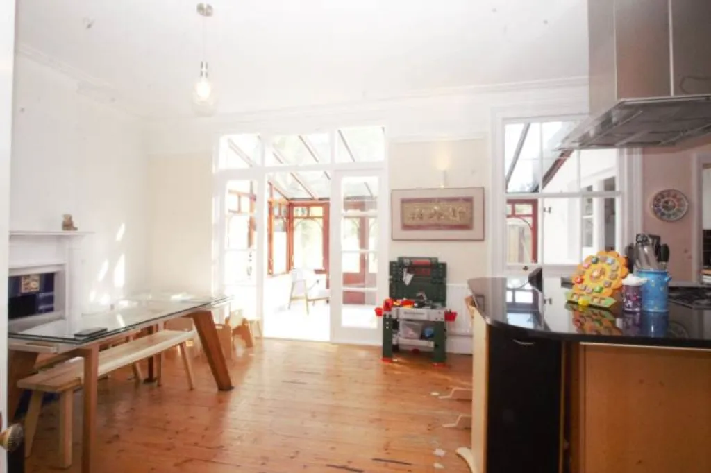Impressive 4-bedroom semi-detached house available to rent in Pinner HA5