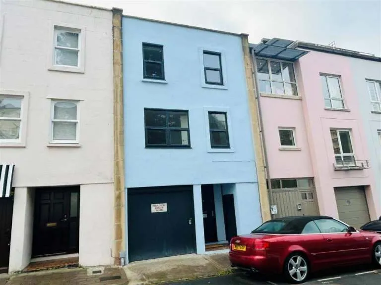 Beautiful 3 bed house in fabulous Clifton Village location with garden and garage