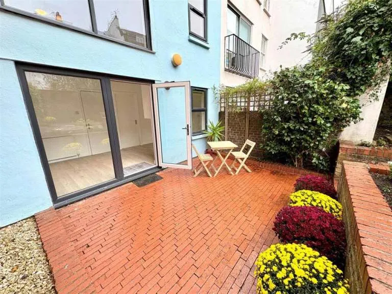 Beautiful 3 bed house in fabulous Clifton Village location with garden and garage