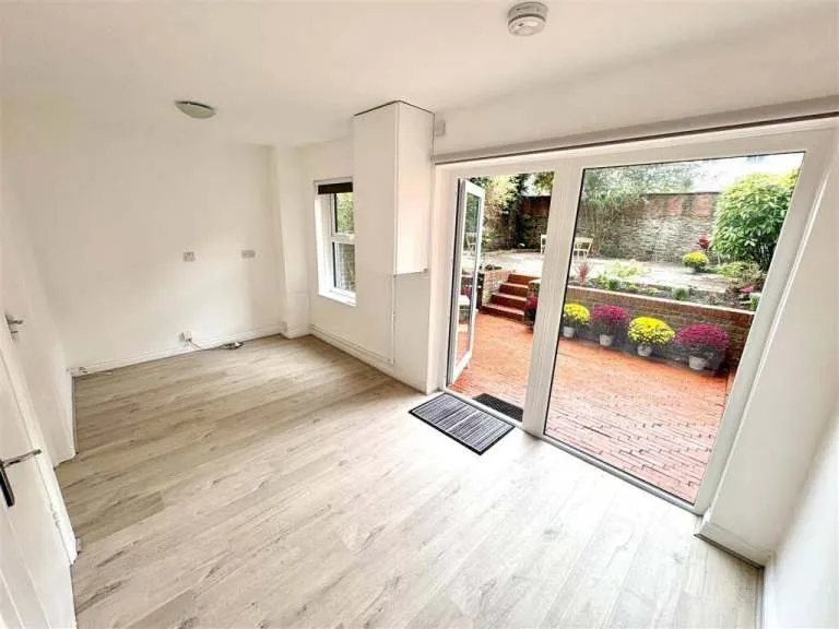 Beautiful 3 bed house in fabulous Clifton Village location with garden and garage