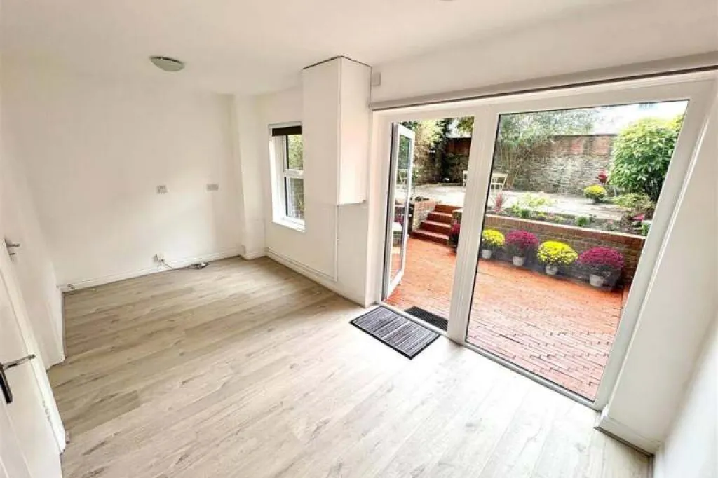 Beautiful 3 bed house in fabulous Clifton Village location with garden and garage